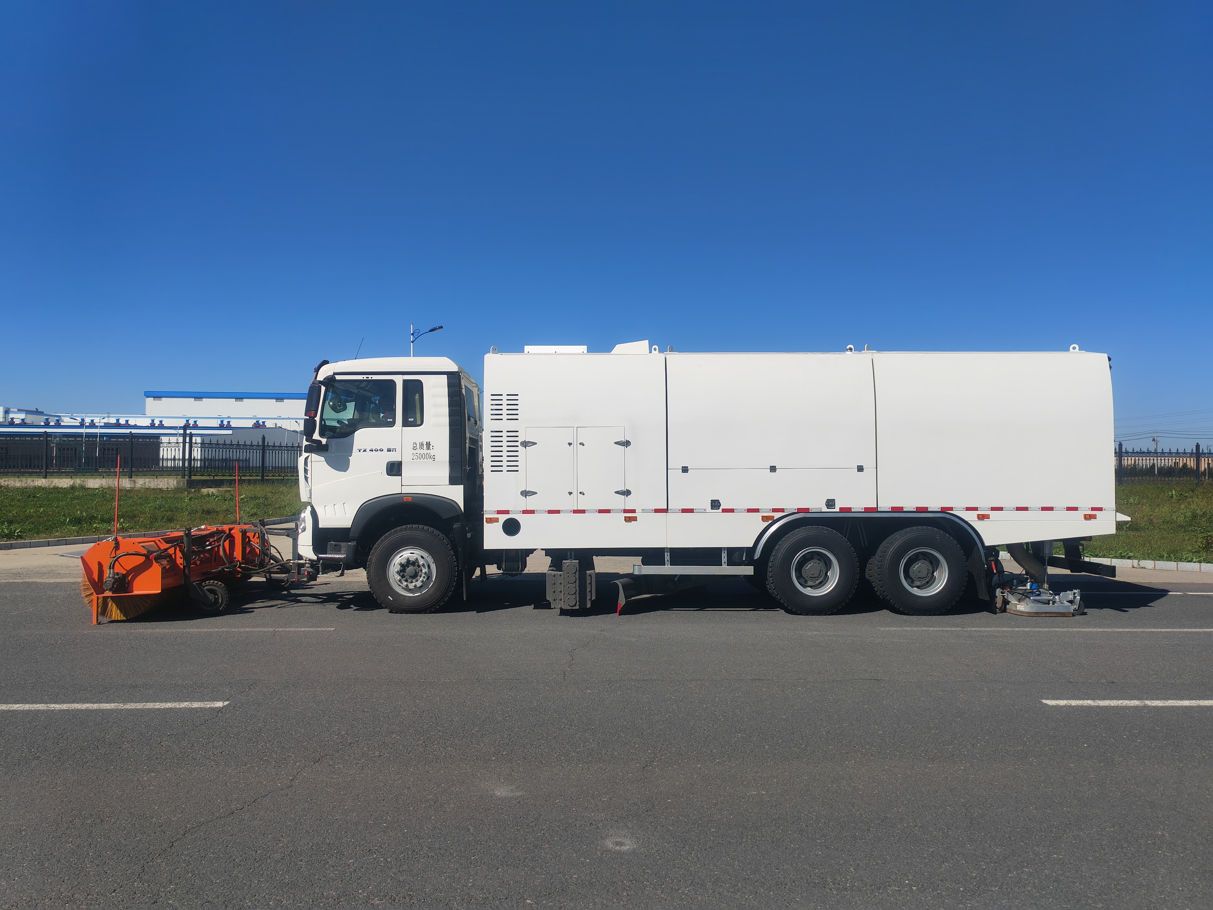 BLD5253TWQZZ6（25噸）25噸多功能深度保潔除雪車(圖3)